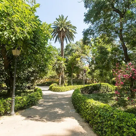 Apartup Ayora Garden